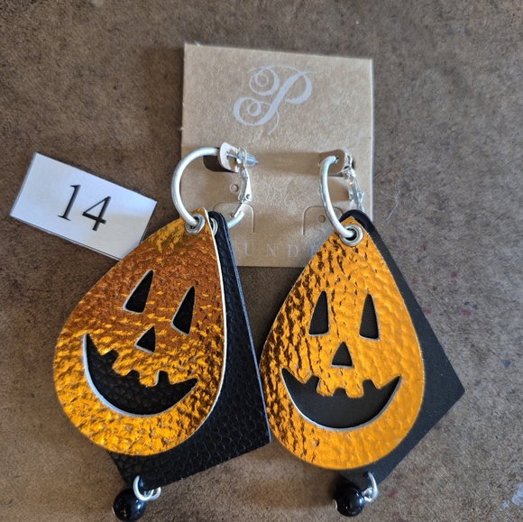 New Plunder Halloween Pumpkin Earrings - Picture 2 of 3